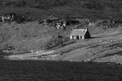 bw-crop-hut-over-loch